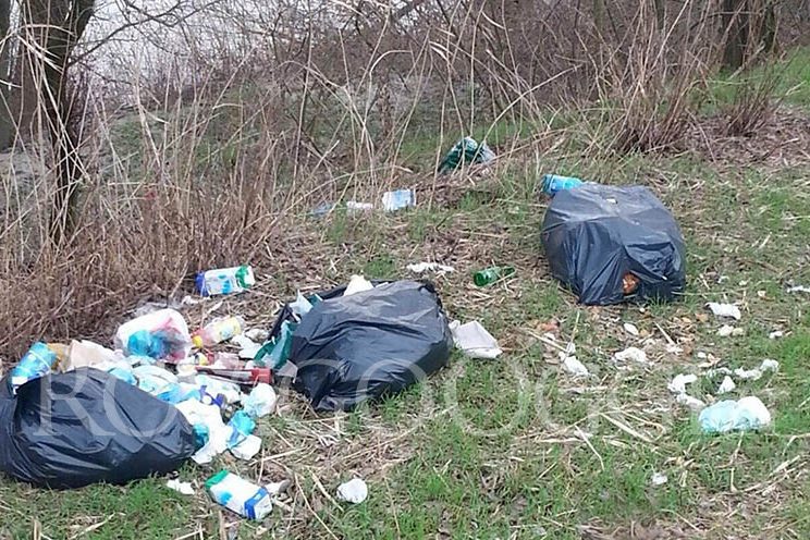 rifiuti-argine-fiume-po-canaro-02-3