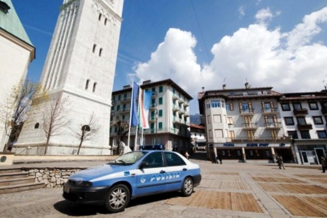 POLIZIA CORTINA (2)