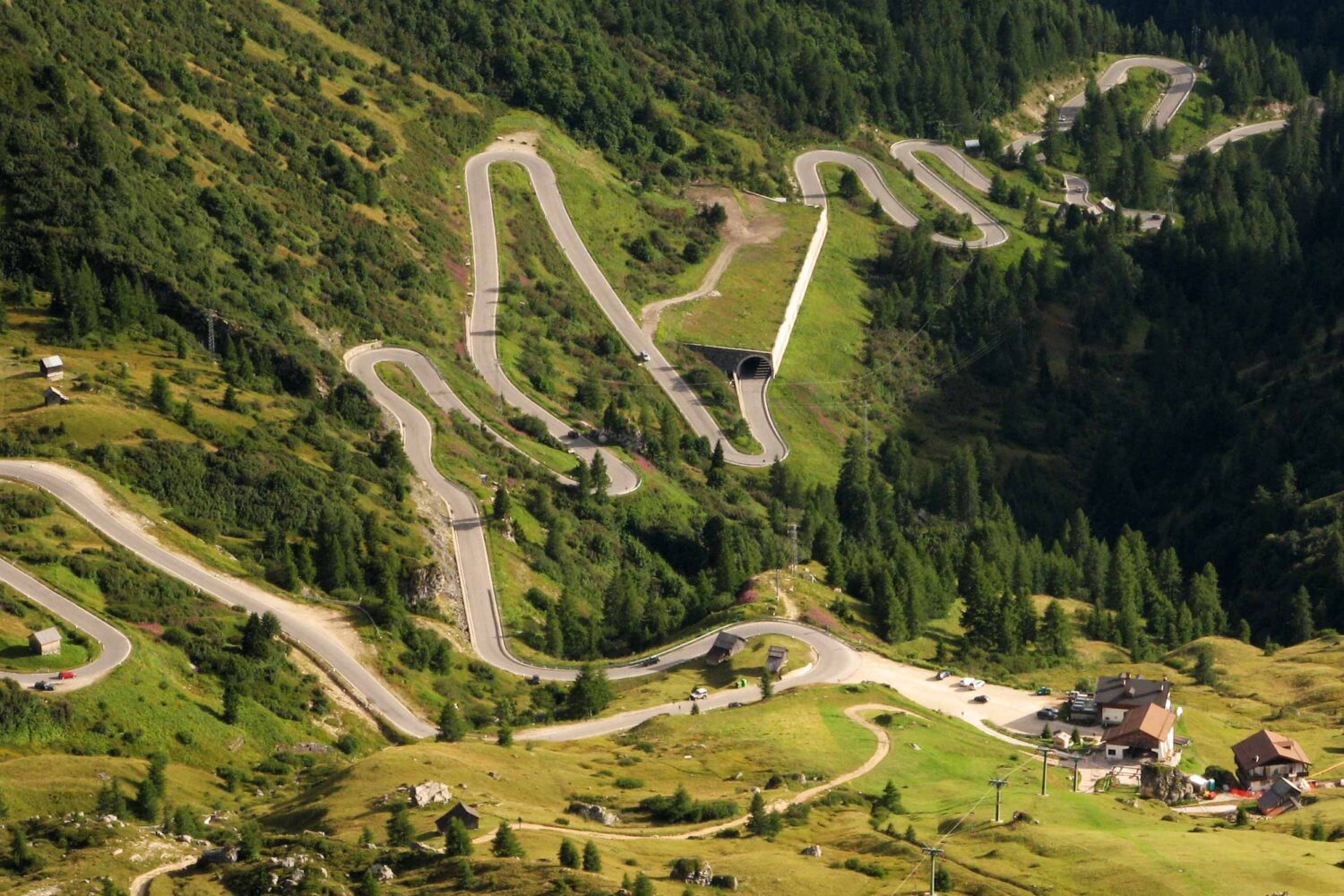 Fedare-strada-giau