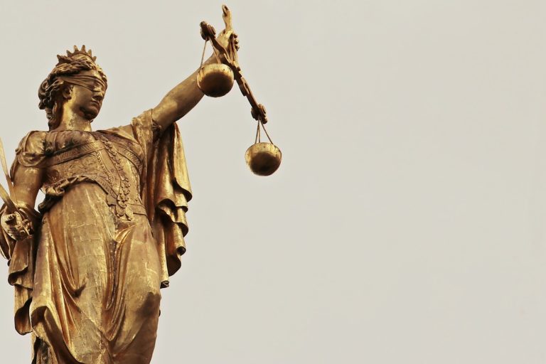 justitia-2597016_1280