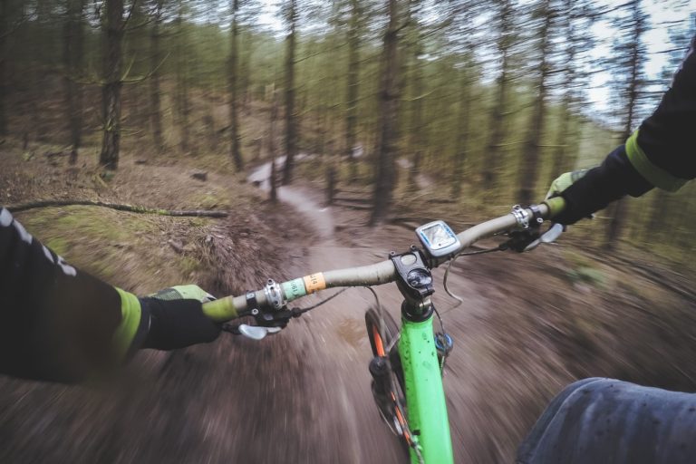 mountain-biking-1210066_1280