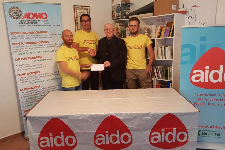 Aido e Admo Belluno donazione alla parrocchia dopo l’iniziativa Pedona con Noi 2018