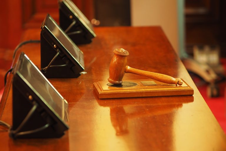 judge-1587300_1280