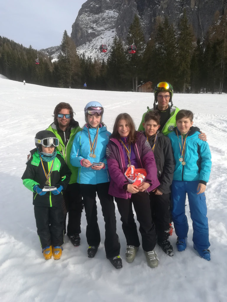 ALLEGHE – Partecipanti al corso sci del GS Taibon