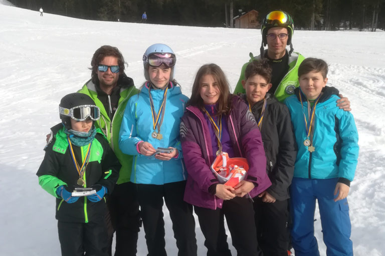 ALLEGHE – Partecipanti al corso sci del GS Taibon