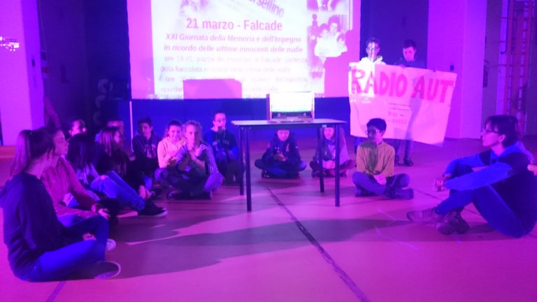 foto radio aut ragazzi scuola media Canale marzo 2016-1