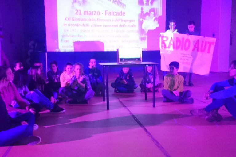 foto radio aut ragazzi scuola media Canale marzo 2016-1