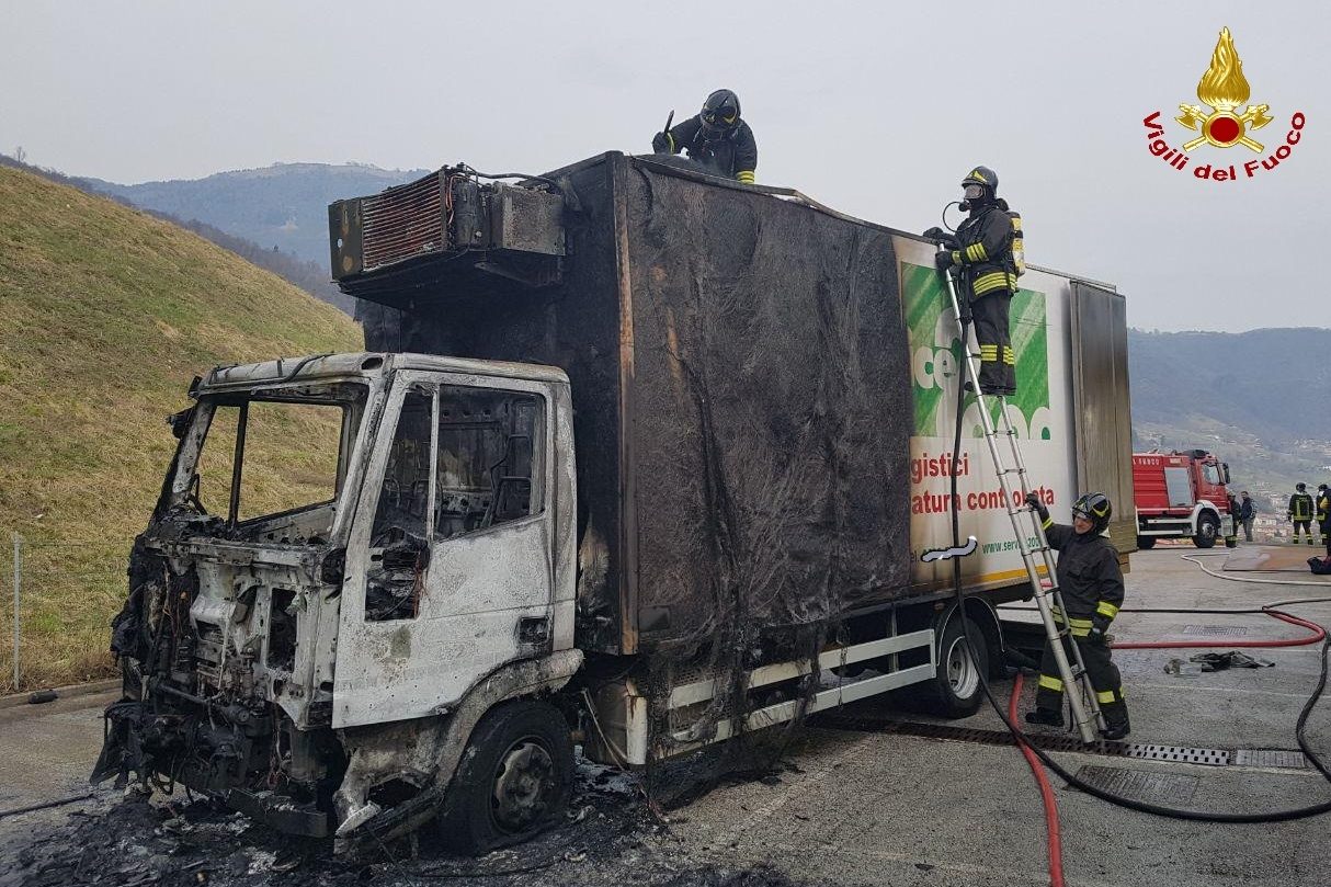 incendio autocarro