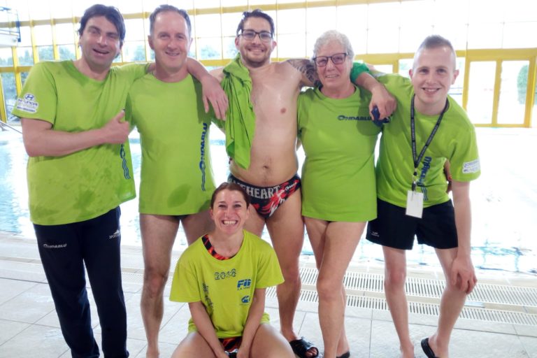 sq. Ondablu , atleti scesi in acqua il pomeriggio