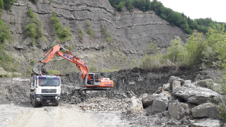 917-2019 DIFESA DEL SUOLO. FORESTALI REGIONALI AL LAVORO SULLA FRANA DI BORSOI(1)