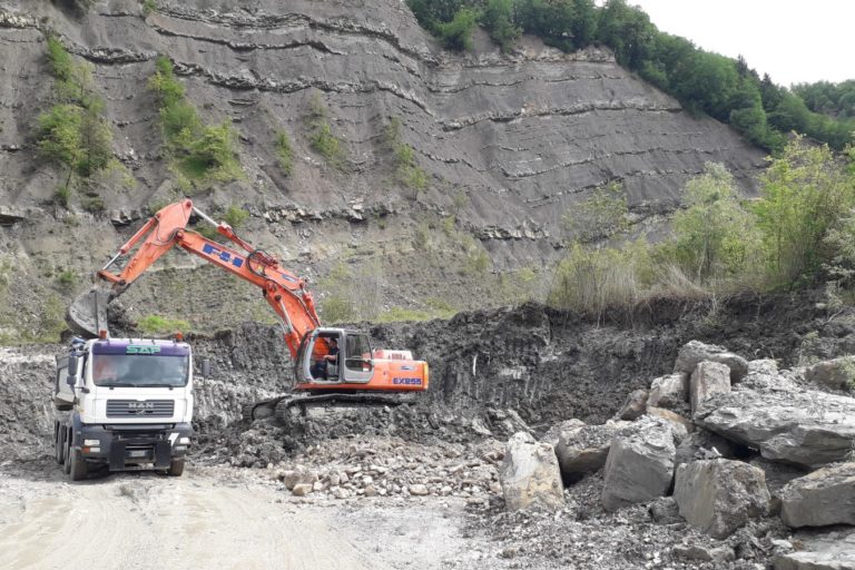 917-2019 DIFESA DEL SUOLO. FORESTALI REGIONALI AL LAVORO SULLA FRANA DI BORSOI(1)