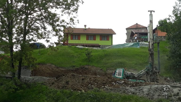 d5519bf4-b19a-4e42-95e3-1fe4967750c2