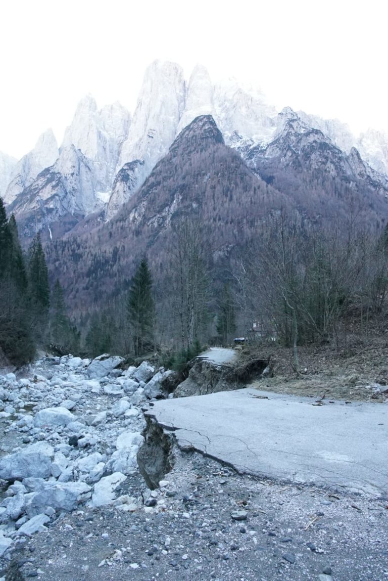 ee6e816b-b2c2-4f76-a74e-e15640426b4d