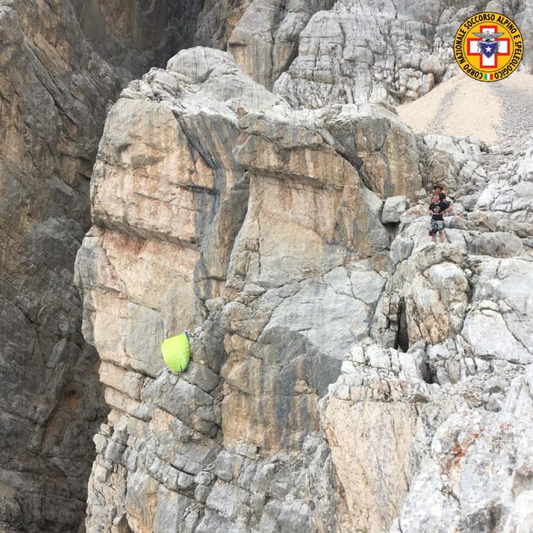 PARAPENDIO CONTRO MONTAGNA 1