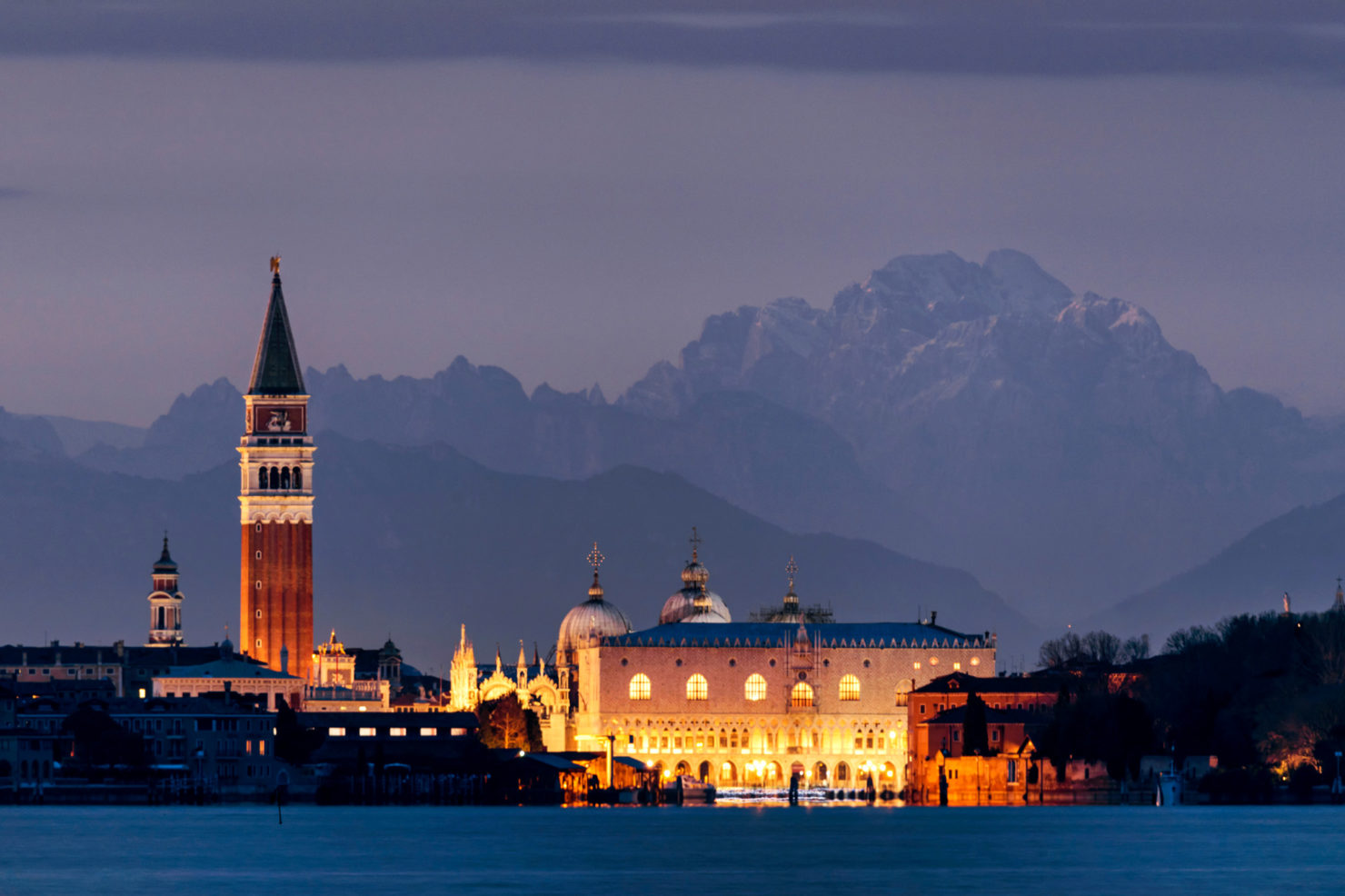 Palazzo-Ducale-e-Monte-Civetta