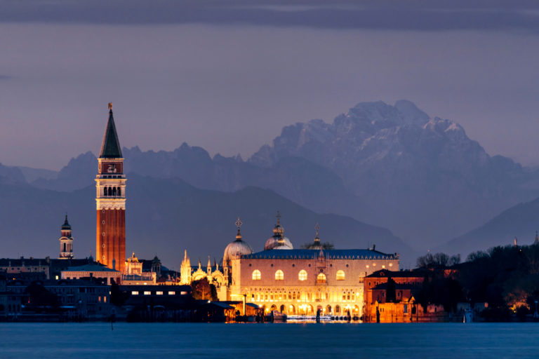 Palazzo-Ducale-e-Monte-Civetta