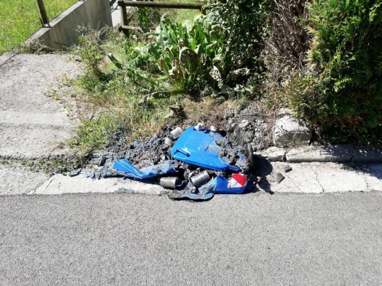 a332802a-e948-40e5-8982-971db93e6327