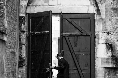 parish-priest-4408576_960_720