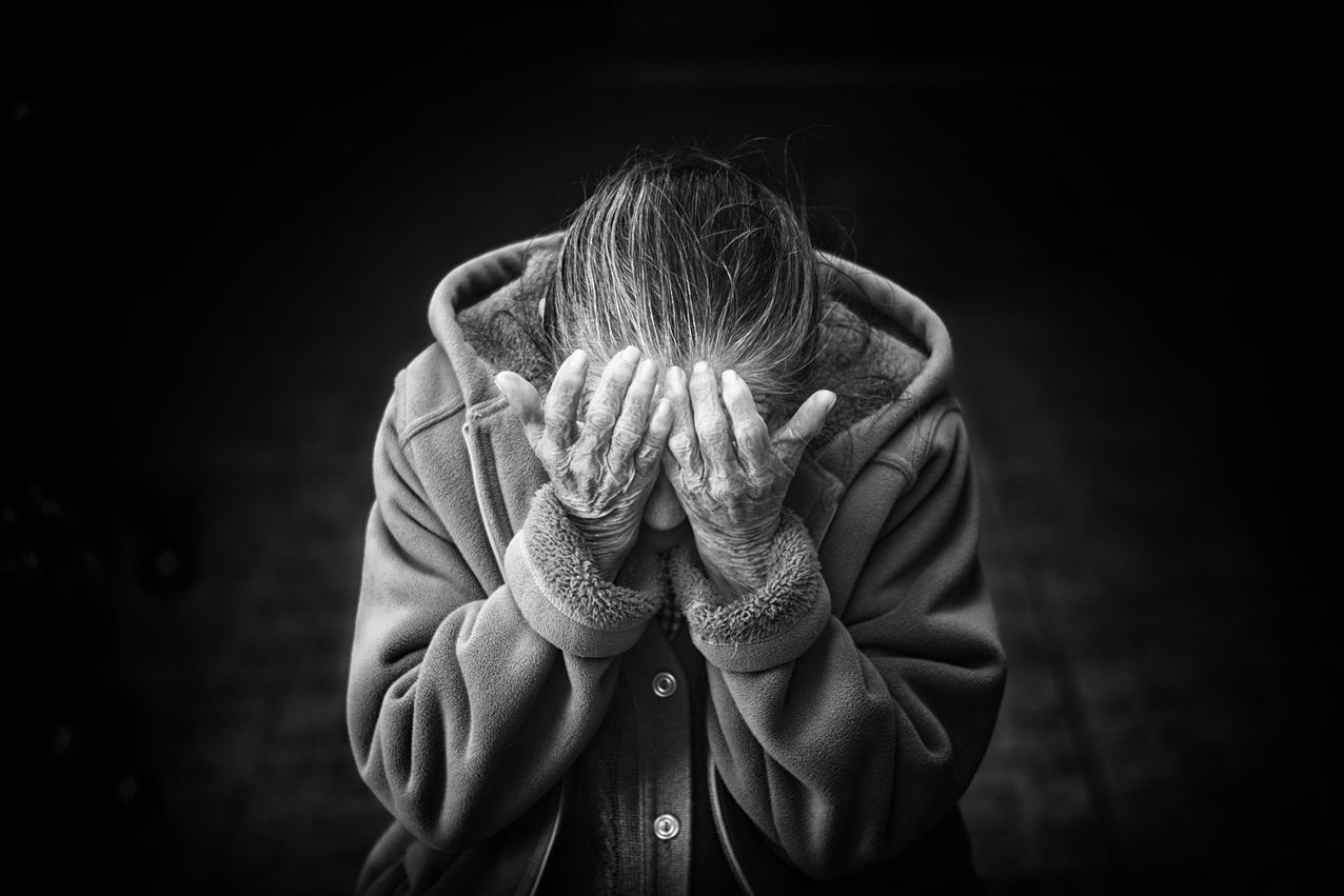 woman-1246587_1280