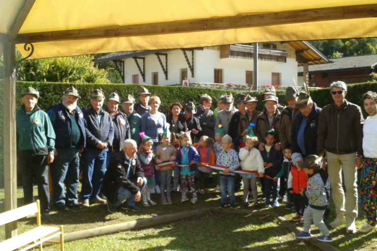 presenti alla cerimonia di consegna giochi infanzia Cence