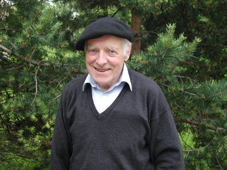 466356_122629787940740_462581578_o