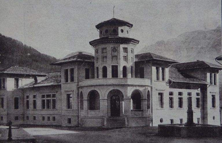 96793767_915863775504516_7987328539814789120_n