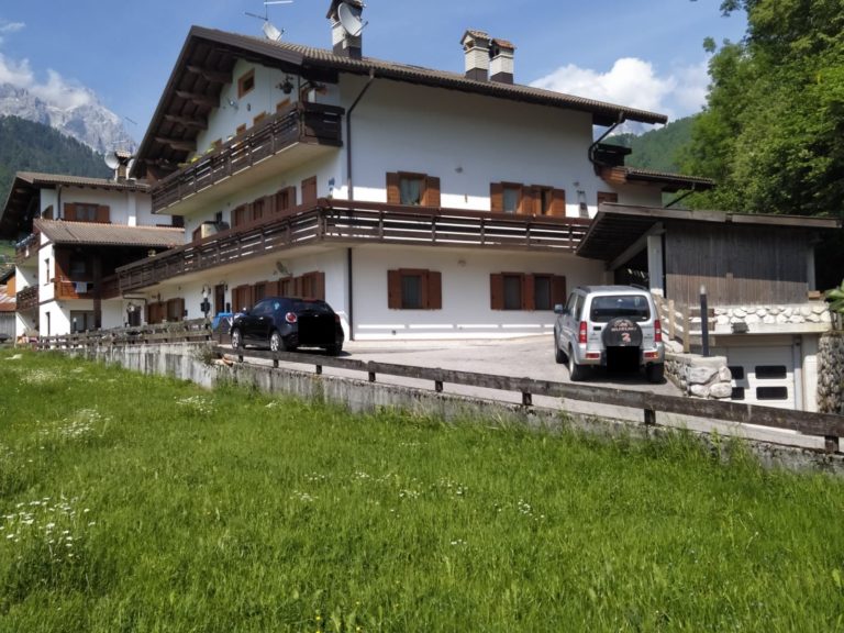 9f9b9541-883d-432f-a081-35abeafbea22