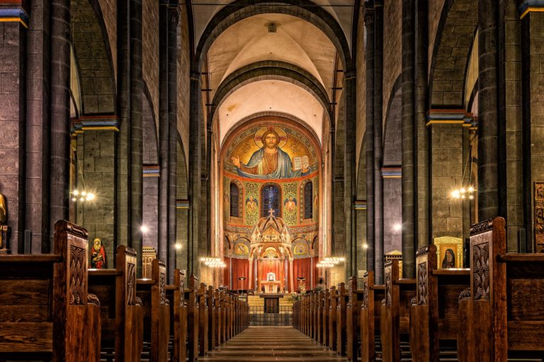 CHIESA INTERNO