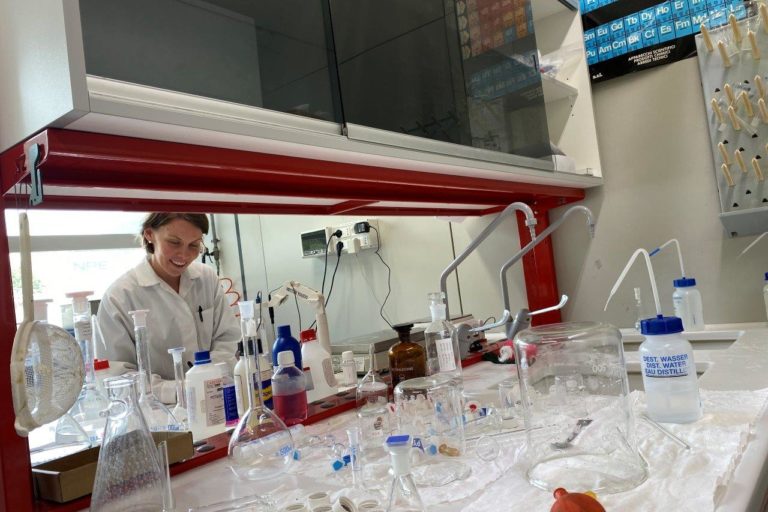 Il laboratorio chimico (foto di repertorio) (1)