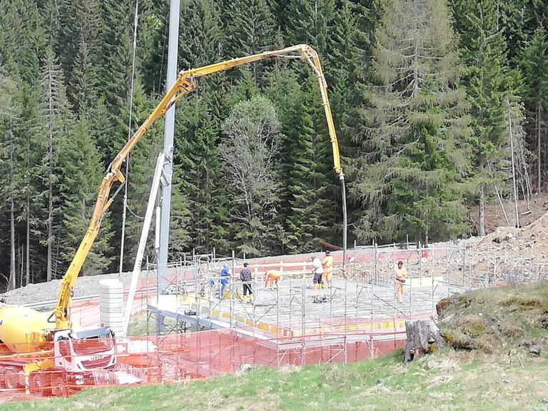 e0cd24c4-f477-4dbc-8cec-756b8b019bf7