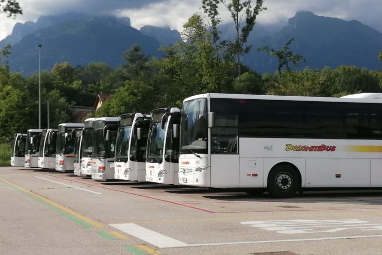 DOLOMITIBUS