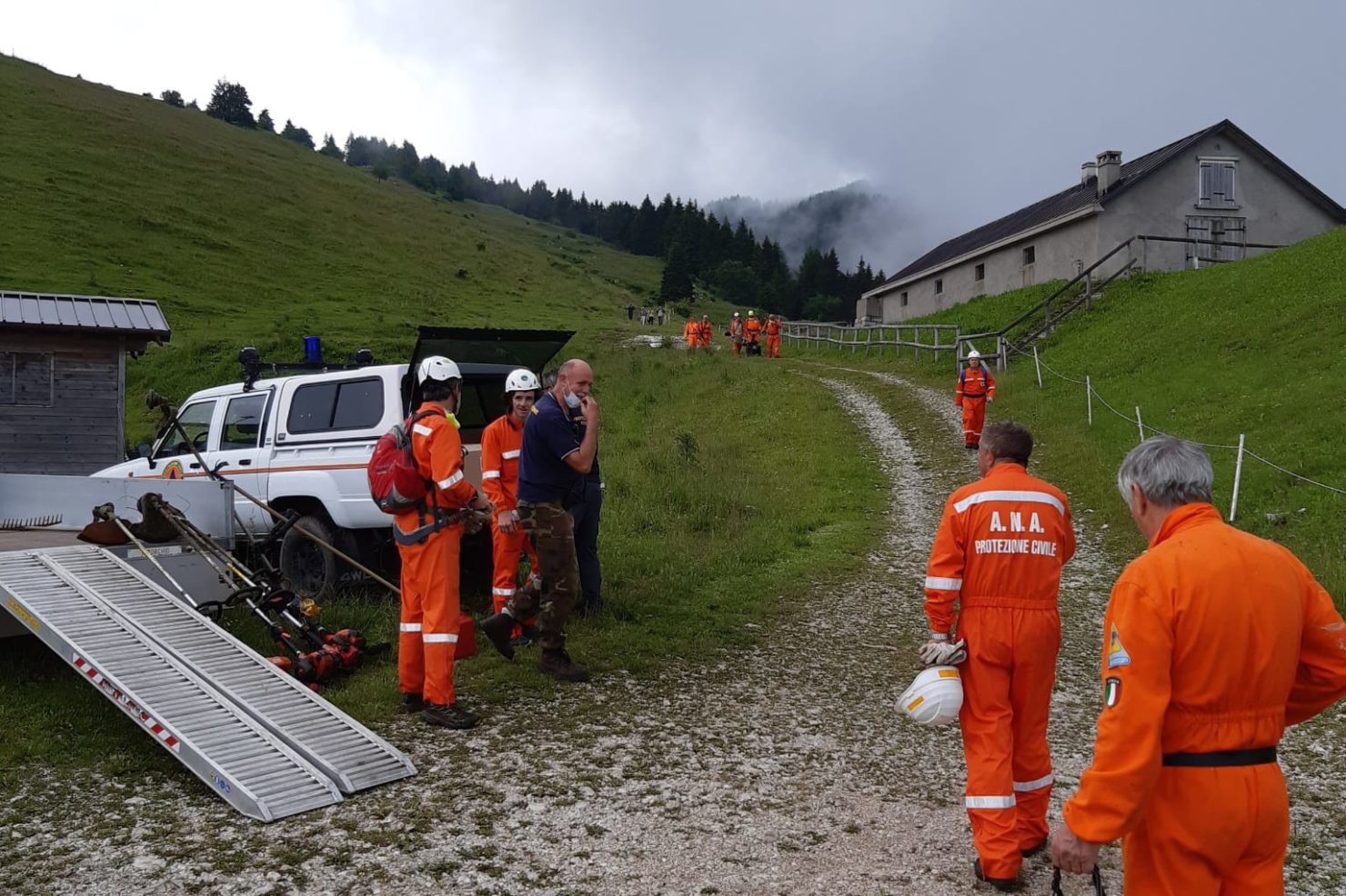 Giornata Pulizia sentieri Nevegal (8)