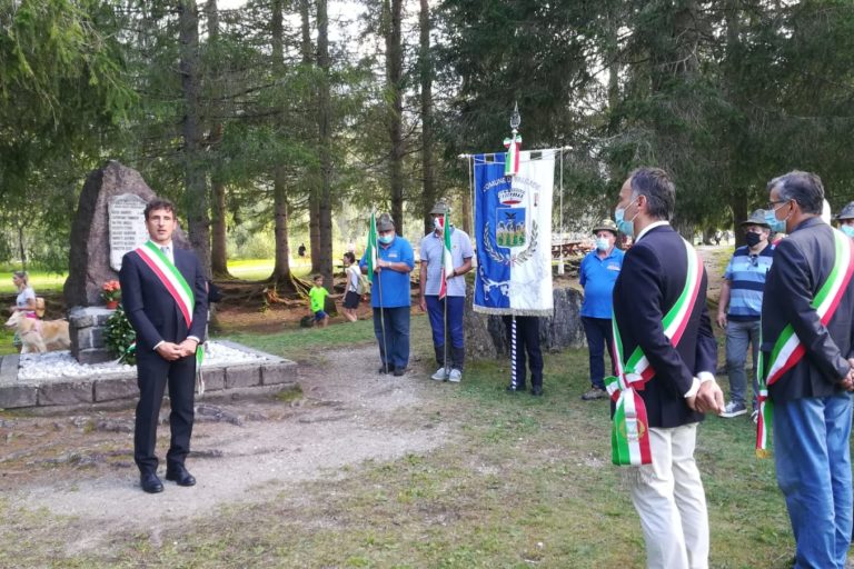Al monumento sulla Piana di Falcade (3) Al monumento sulla Piana di Falcade (5)
