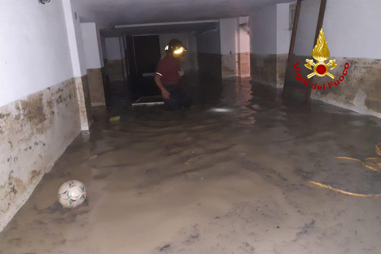 b586c971-57ea-4d19-a2b3-fbd09c51293f