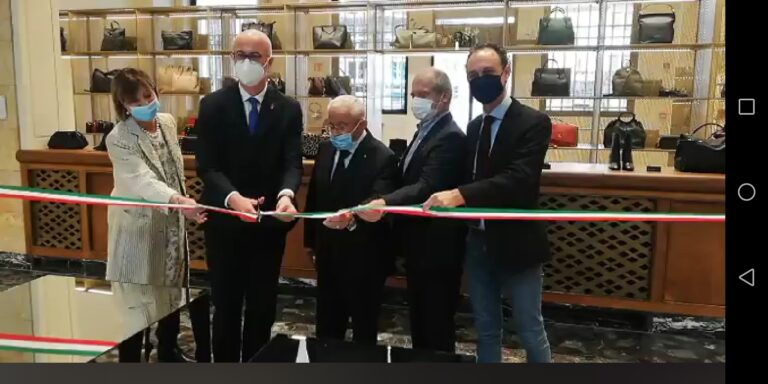 dea832c5-6cb3-4fb8-9f6a-69dab41cdadf