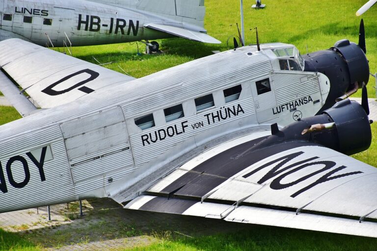 vintage-aircraft-2384667_960_720
