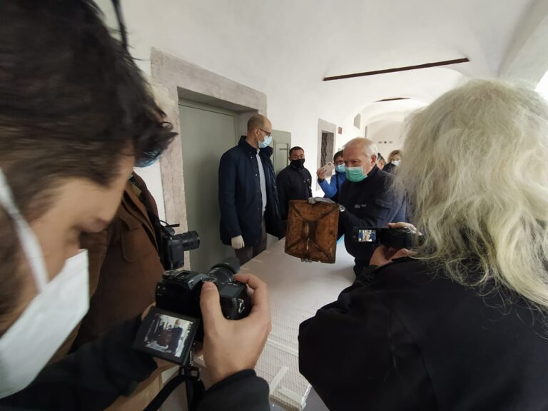 9f012e22-7440-466b-a7f4-28c778fa7f5f