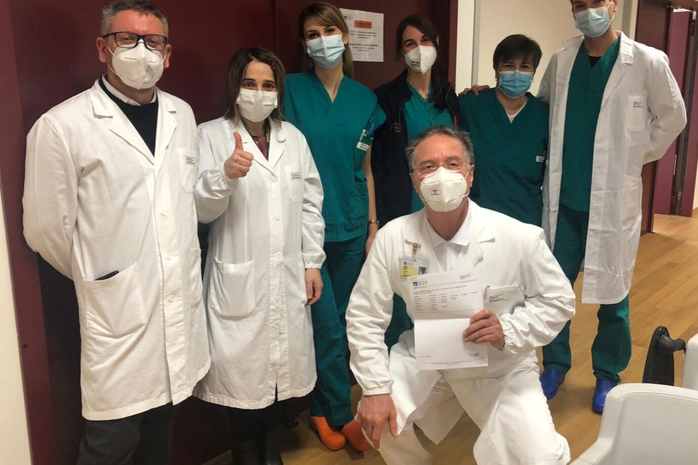 arianna pasquali con altri vaccinati e direzzione medica feltre