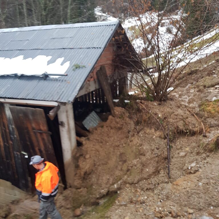 ea27cedd-1333-42b4-ae54-04df884bfaf1