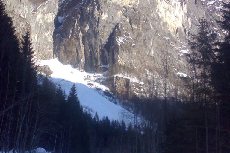 slavina a col di pra taibon a pochi metri dalla strda comunale
