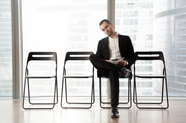 relaxed-businessman-waiting-interview_1163-5495