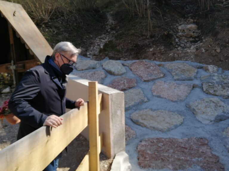 5a70950d-d359-4260-97f6-95d2b50d6817