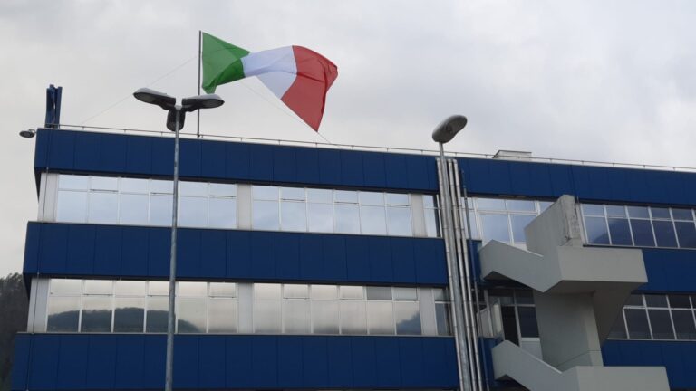 f12dcaeb-8827-48c4-bde0-cf3952bb2e29