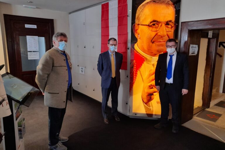In vista al Musal da sinistra Dario Costa, il Console Clemens Mantl e Loris Serafini, direttore del Musal