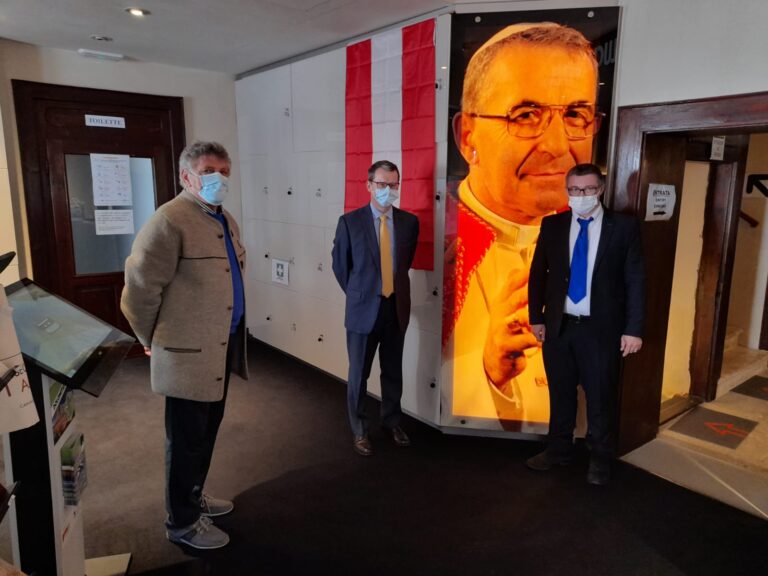 In vista al Musal da sinistra Dario Costa, il Console Clemens Mantl e Loris Serafini, direttore del Musal