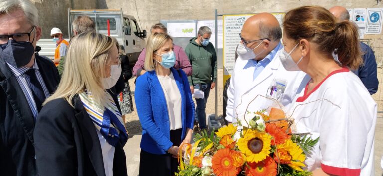 85a52151-d1c4-4fb3-b519-dac4312d9ce8