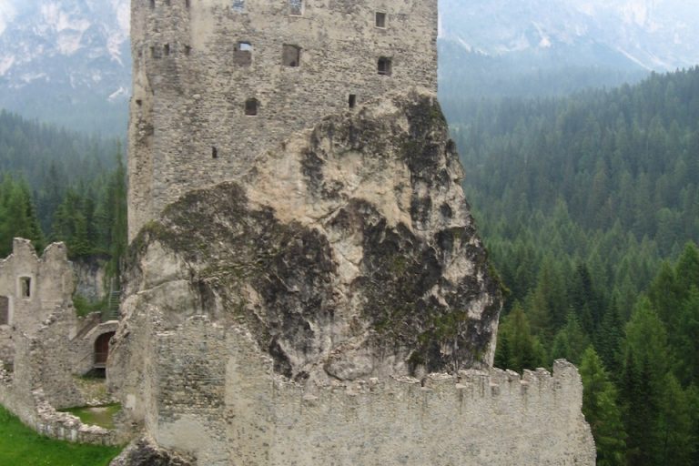 Castello_di_Andraz1