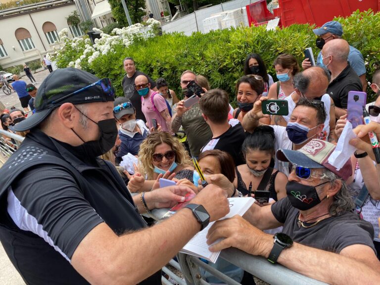 c5e98db9-2c0b-40a1-b54d-80a9b871329b