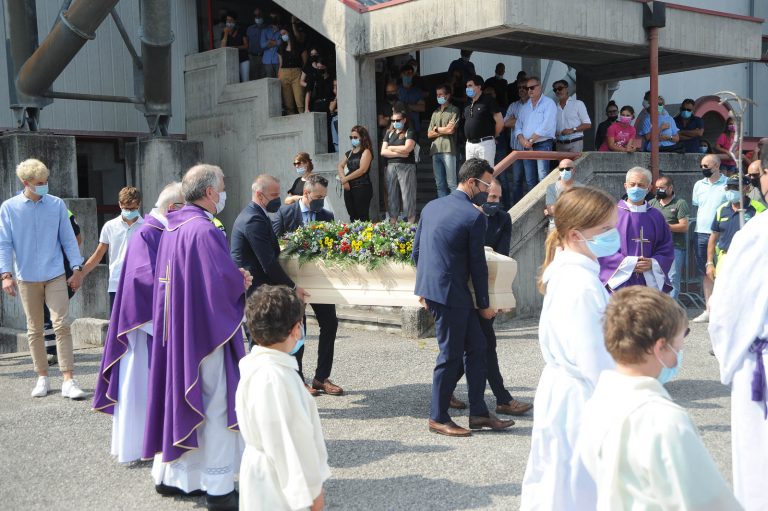 d3518c51-6c87-4eee-ad15-ef6dd4785a93