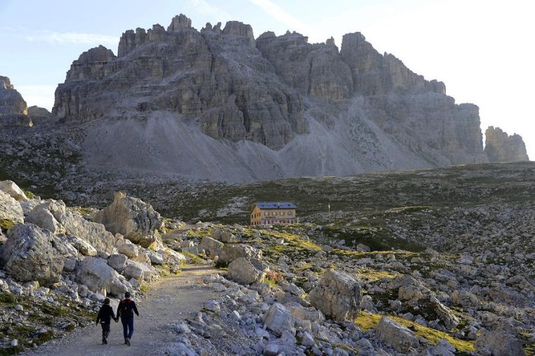 scaled-900×601-B034_Lavaredo_Hütte_Lavaredo_Huette